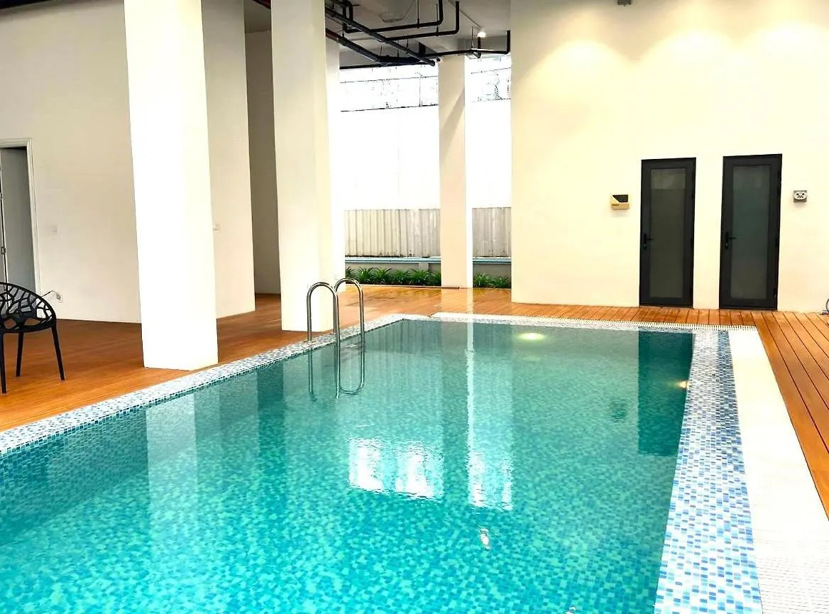 C-Hotel Σίχανουκβιλ 3*,